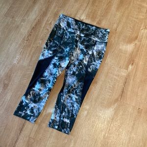 Black and white marble 3/4 length athletic leggings with sheer panels